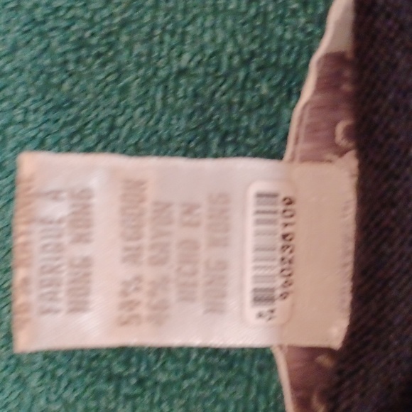 Round Neck Sleeveless Top - Picture 3 of 6